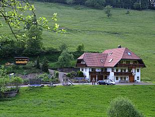 Blick auf den Stulzenhof von der Straße aus